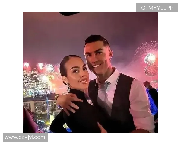 游轮上的足球明星究竟是谁引发了众多球迷的关注与热议